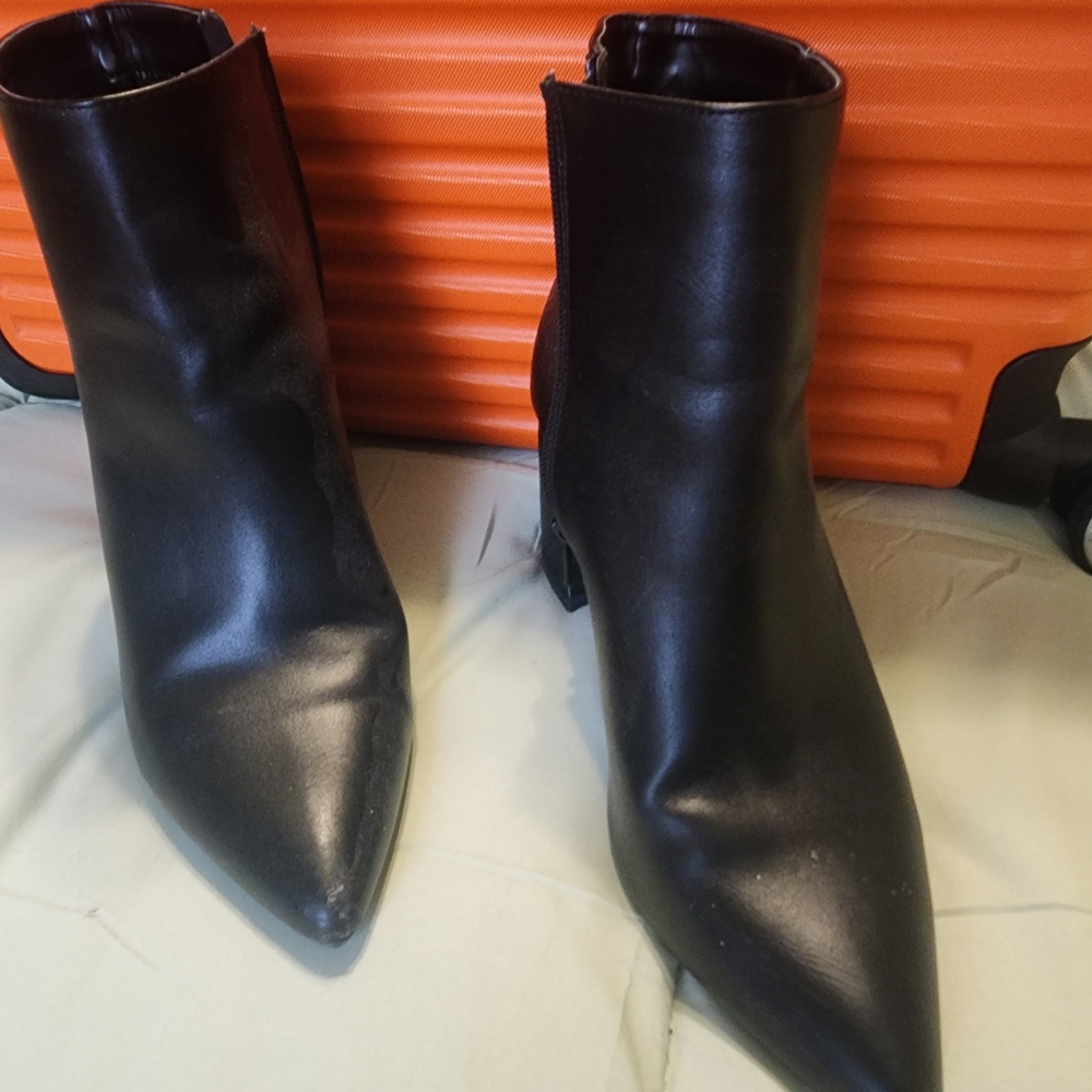 Elegant Black Ankle Boots